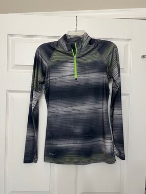 Women’s Long-Sleeve Quarter-Zip Nike Dri-Fit - Gray/Green